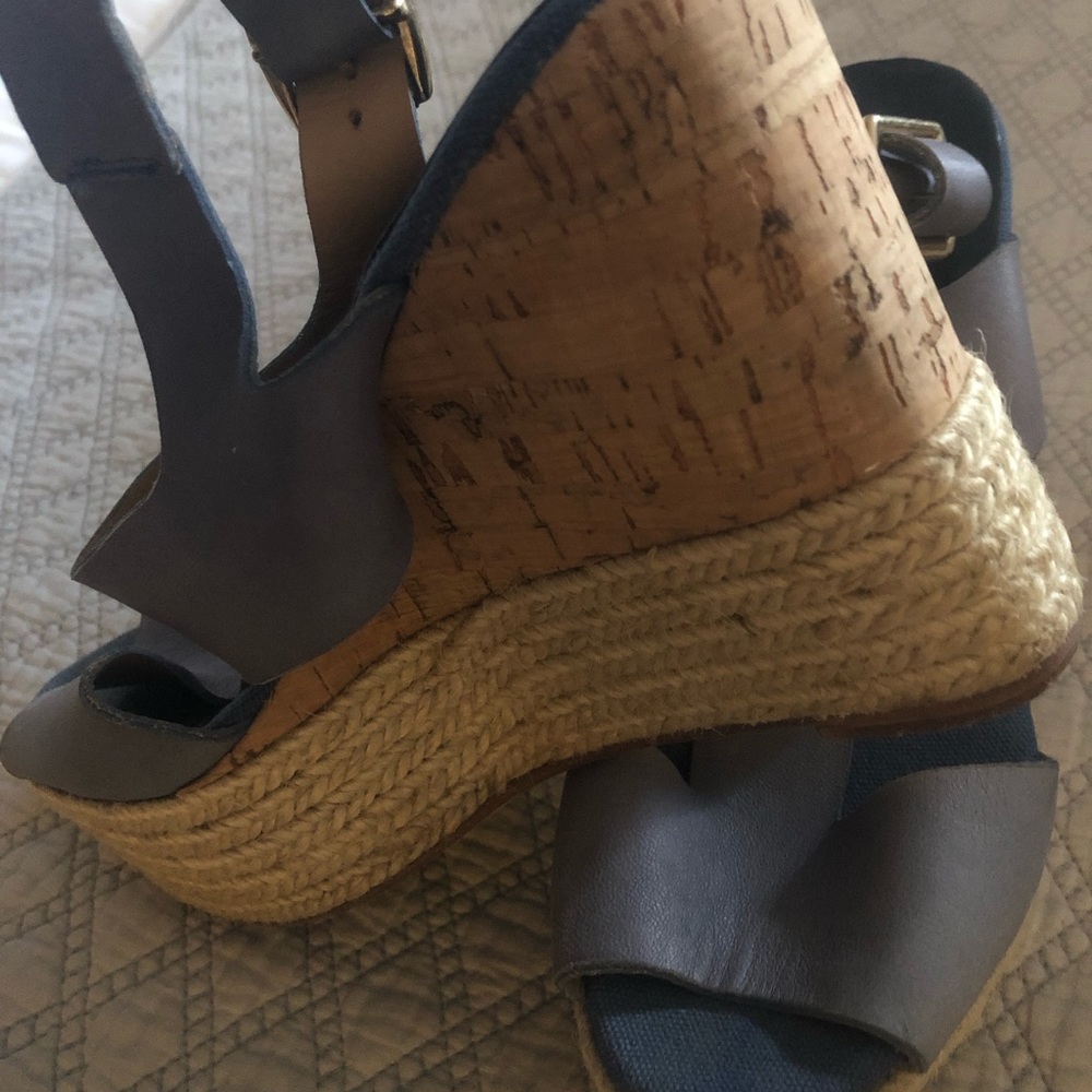 Shoes - Picture 3 of 4